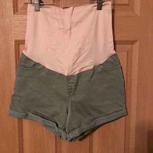 Full panel maternity shorts